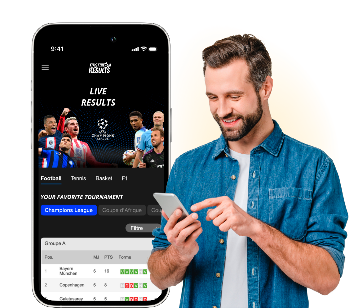 Image d'un iPhone avec un affichage du service Sportelite et à côté un homme qui regarde son téléphone avec un sourire aux lèvres