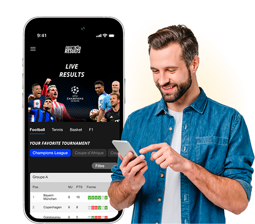 Image d'un iPhone avec un affichage du service Sportelite et à côté un homme qui regarde son téléphone avec un sourire aux lèvres